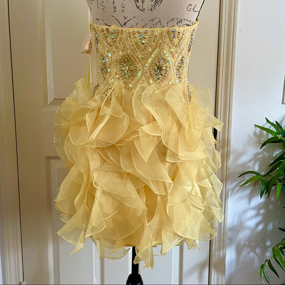 CINDERELLA Yellow Sequin Ruffle Sweetheart Dress Gown Size 6 - Picture 4 of 4